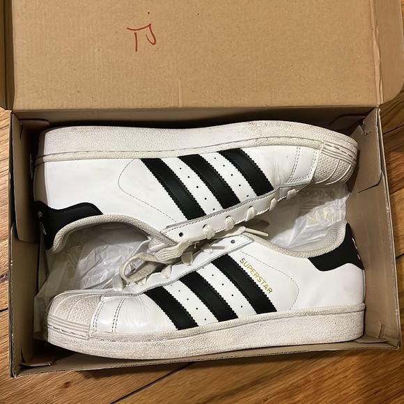 Adidas superstars - Picture 1 of 7